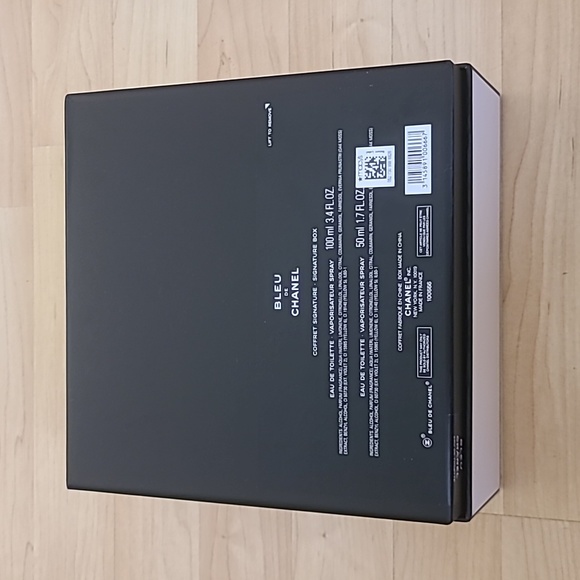 CHANEL Black & White Empty Signature Gift Box 8.5'' x 8.5''x 4" - Picture 4 of 6